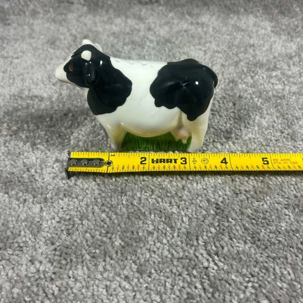 Clay Art‎ Cow Salt or Pepper Shaker Black White Ceramic Farmhouse Animal